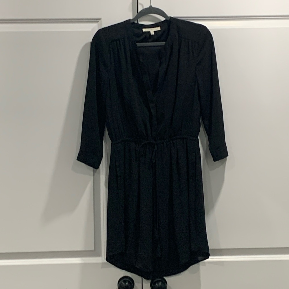 Black dress with drawstring waist and pockets